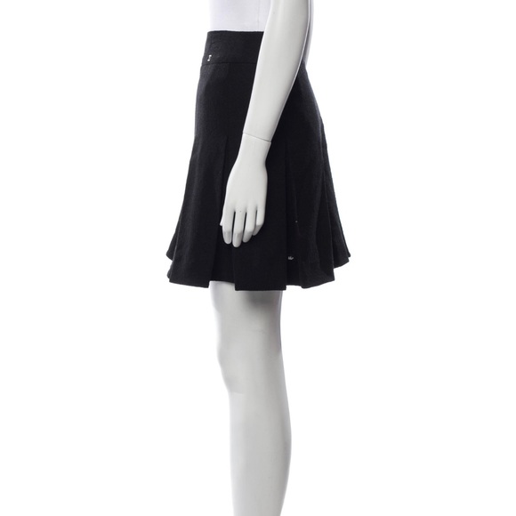 Chanel Pleated Skirt with cc logo on waist: Size: FR40 US M - Picture 2 of 3